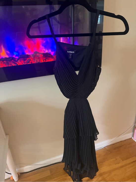 Express Dresses & Skirts - Express Black Pleated Tiered Midi Dress